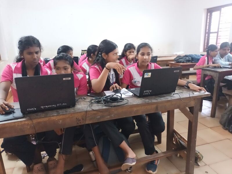 പ്രമാണം:43040-lk27schoolcamp1.jpg