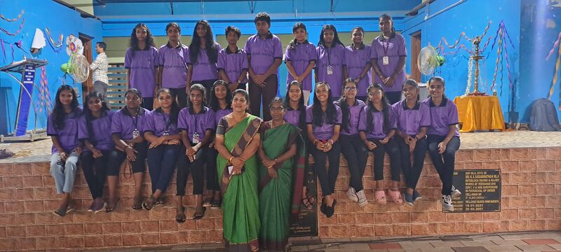 പ്രമാണം:44055 HM LK varnakoodaram duty25.jpg