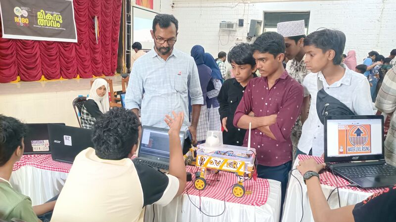 പ്രമാണം:Drcmlp-lk-mik 29.jpg