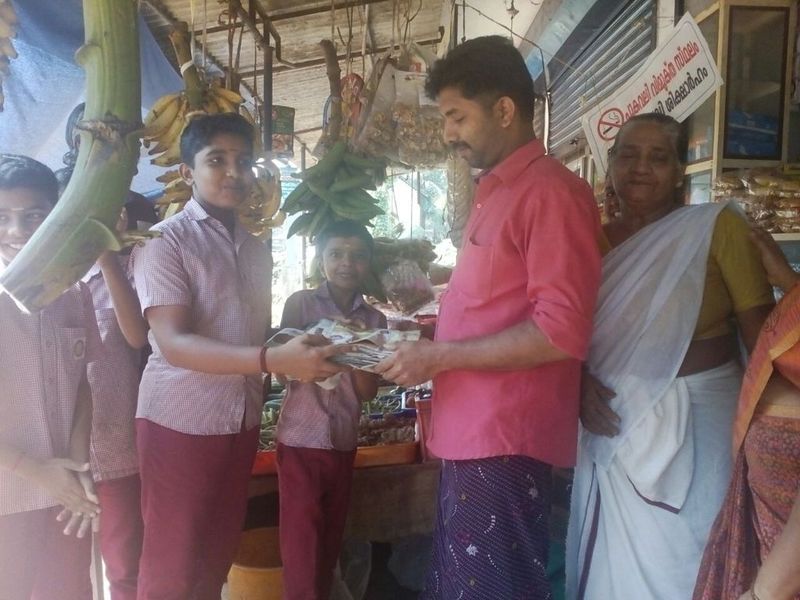 പ്രമാണം:Paper bag ..making.jpg