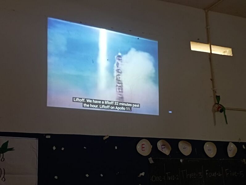 പ്രമാണം:18302 High tech classroom IMAGE.jpg