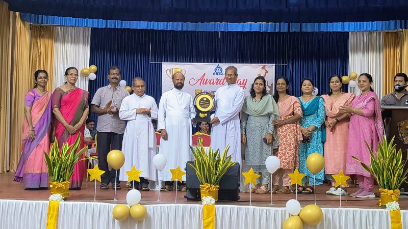 പ്രമാണം:22031 award day.jpg