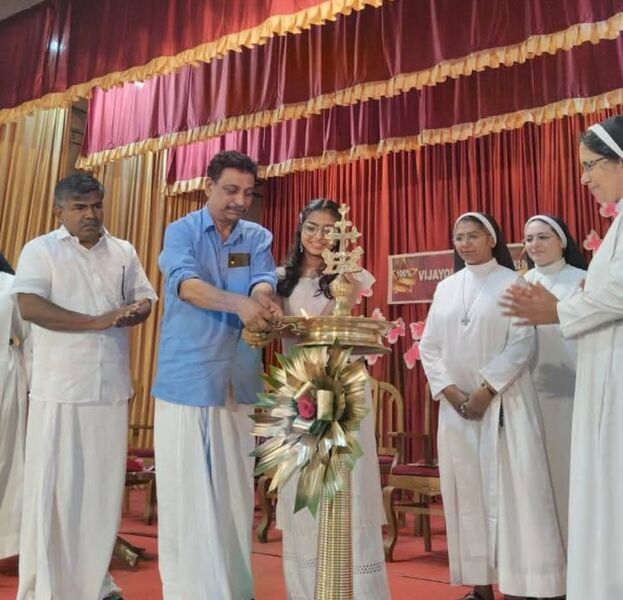 പ്രമാണം:23077 vijay.jpg