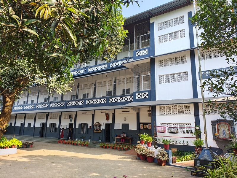 പ്രമാണം:23512 st mary's lps kuzhikkattussery.jpg