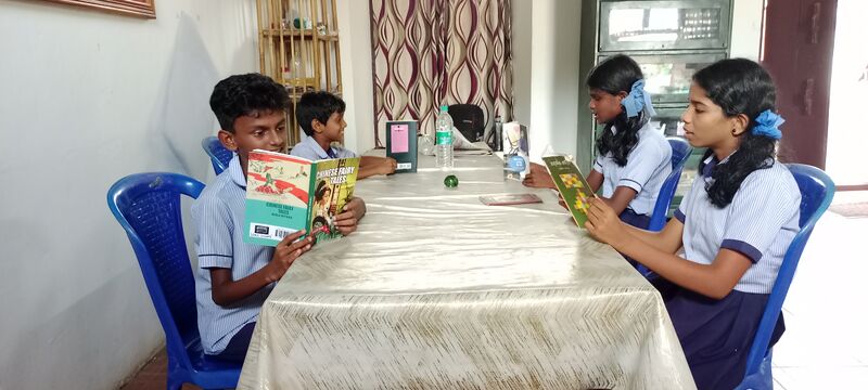 പ്രമാണം:26345- school library.jpg