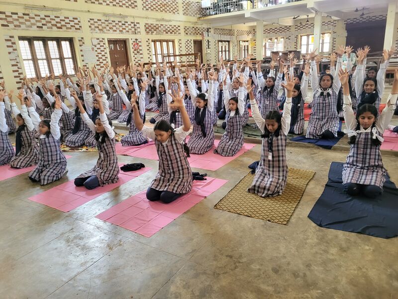 പ്രമാണം:35014 yoga.jpg