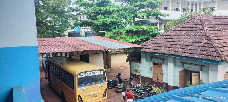 പ്രമാണം:School bus2.jpg