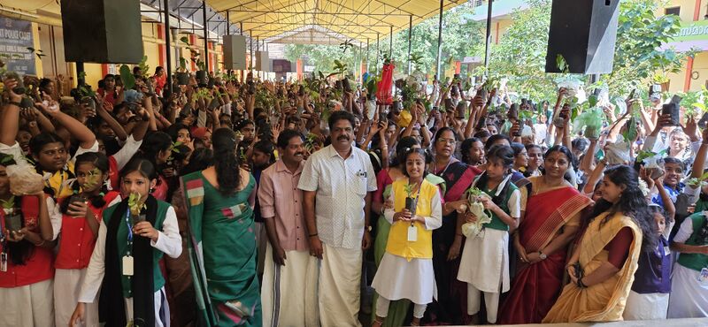 പ്രമാണം:ഹരിത കേരളം മിഷൻ ചങ്ങാതിക്കൊരു തൈ.jpg