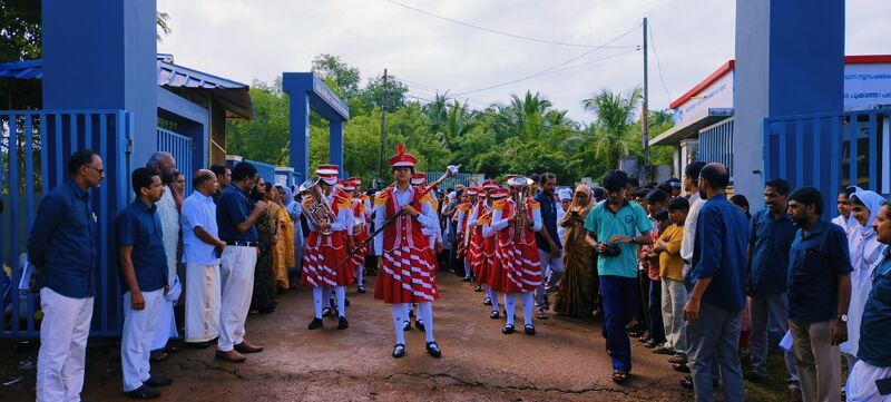 പ്രമാണം:19051 pravesanolsavam 1a.jpg
