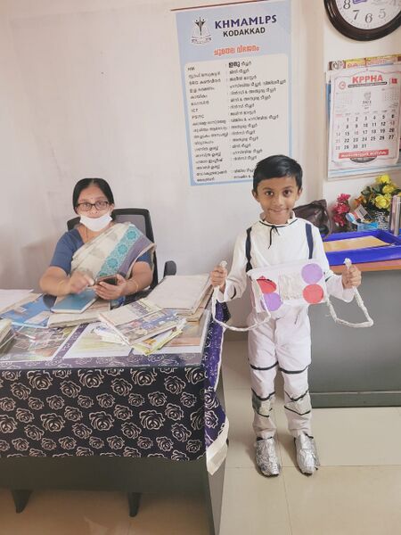 പ്രമാണം:19416 moonday.jpeg