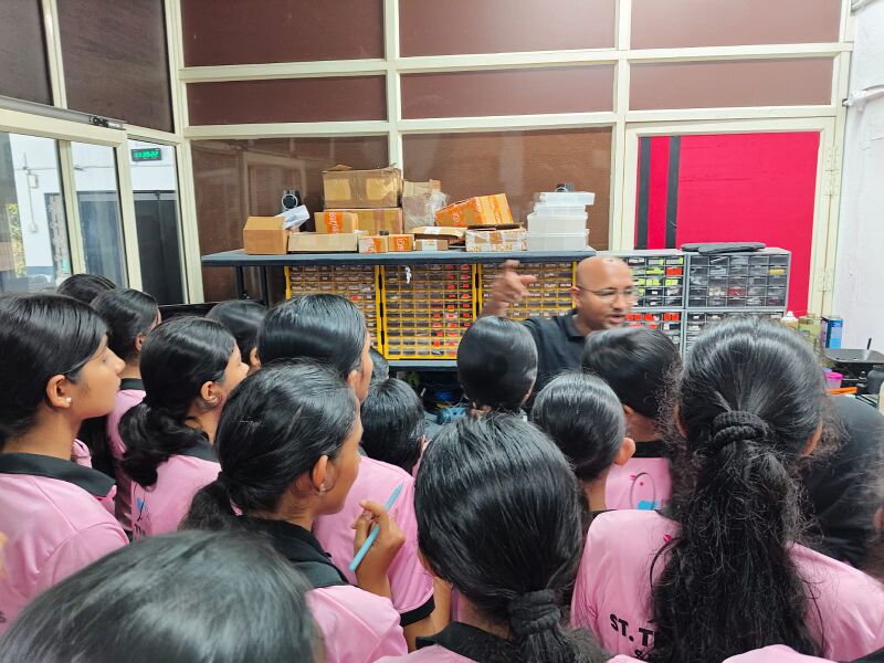 പ്രമാണം:20021 special coching kite.jpg