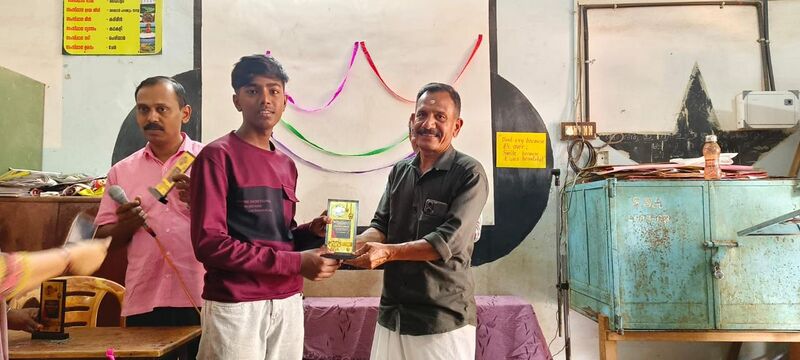 പ്രമാണം:21015-Best programmer award.jpg