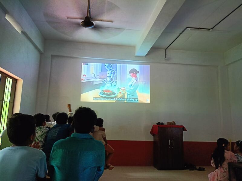 പ്രമാണം:24358 smart class.jpeg