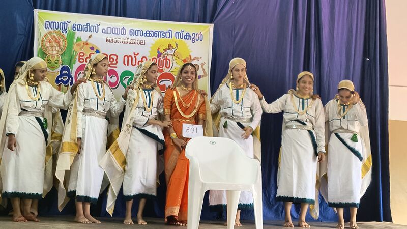 പ്രമാണം:25044 School kalolsavam 8.jpg