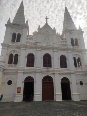 26012 Santa Cruz Basalica.jpeg
