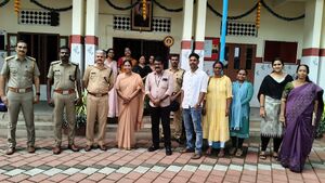 26337 ekm-School Safety Visit.jpg