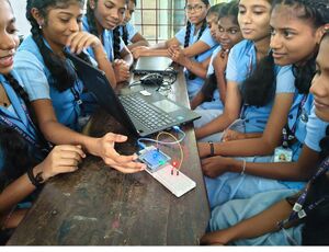 36007 10th students.jpg