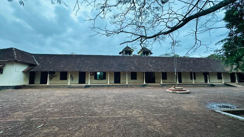 പ്രമാണം:42053 my school assembly hall.jpg