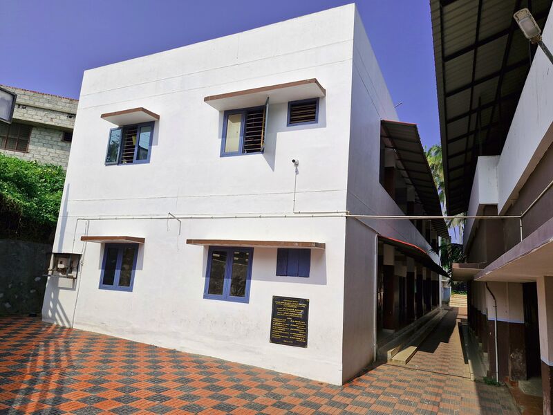 പ്രമാണം:44223 adani build.jpg