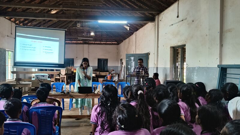 പ്രമാണം:12031-ghsskuttamath - grafting, budding.jpg