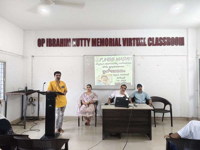 പ്രമാണം:13037 club inauguration.jpg