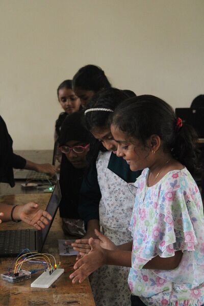 പ്രമാണം:19002 F424.jpg