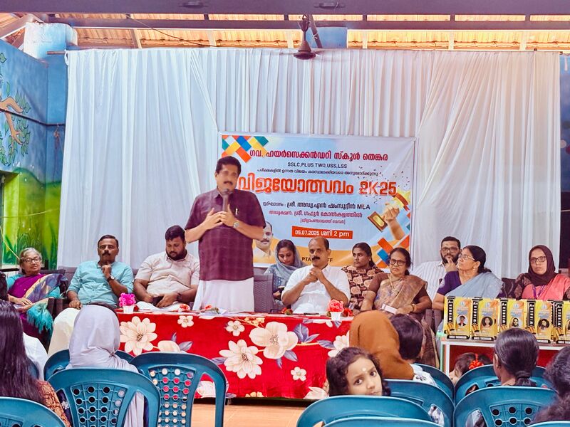 പ്രമാണം:21123 vijayothsavam4.jpeg