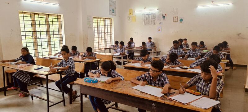 പ്രമാണം:23051 up class 2.jpg