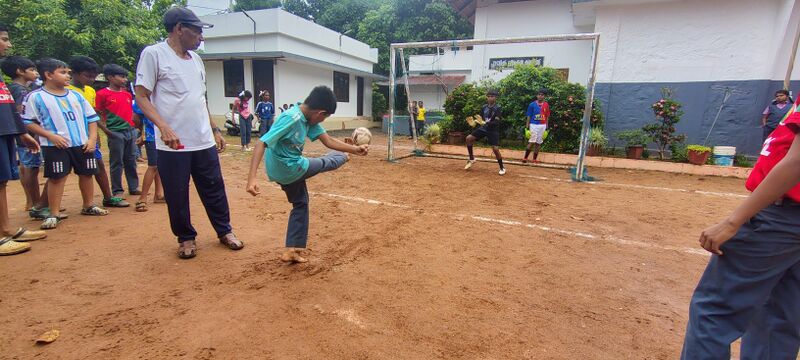 പ്രമാണം:25461-EKM-GOAL2026-BESTKICK8.jpg