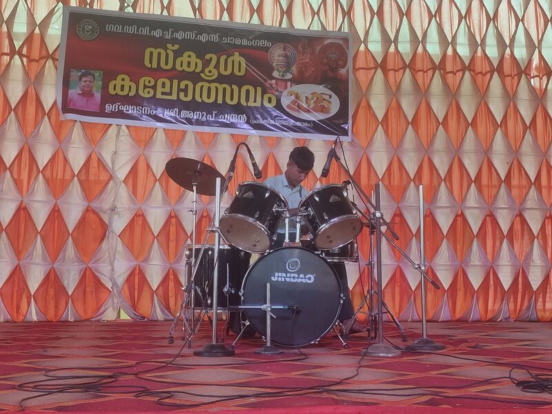 പ്രമാണം:34013school kalolsav25d.jpg