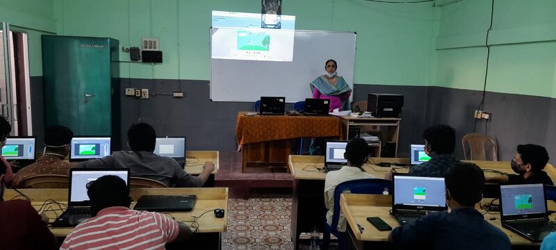 പ്രമാണം:46062 littlekites22.jpg