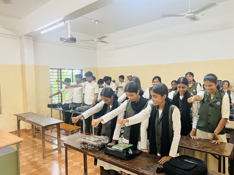 പ്രമാണം:47088 pledge.jpg