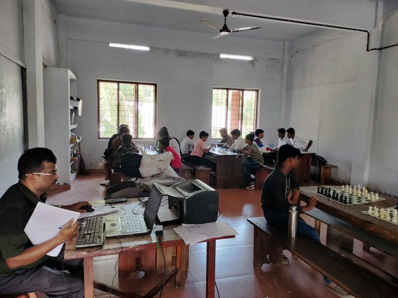 പ്രമാണം:Chess 35052 23 (2).jpg