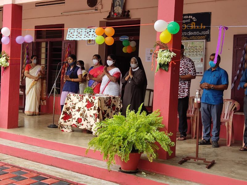 പ്രമാണം:പ്രവേശനോത്സവം 2021(1).jpeg