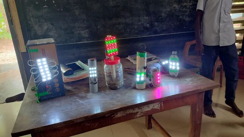 പ്രമാണം:12017 emergencylight3.jpg