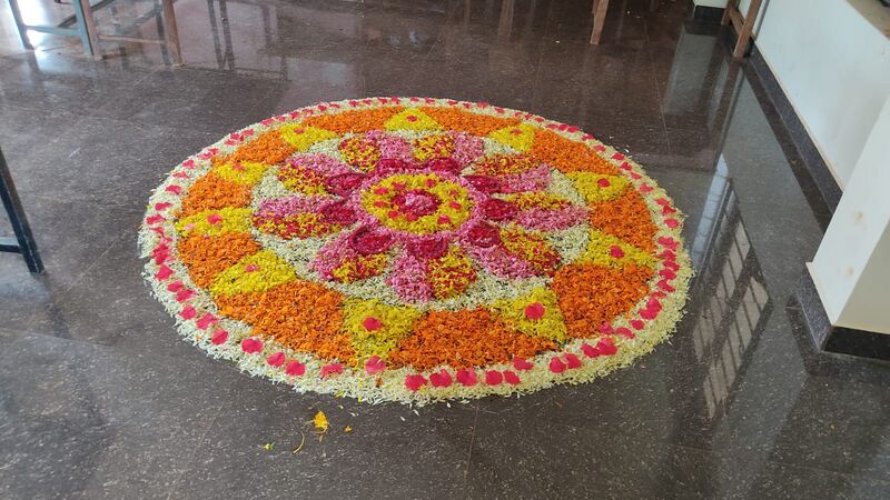 പ്രമാണം:12024 pookalam1.jpeg