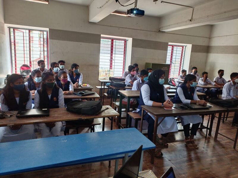 പ്രമാണം:16007 little kites 7jpg.jpeg