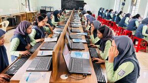 18023-Hitech-Computer Lab.jpg