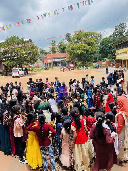 പ്രമാണം:19855 onam h.jpg