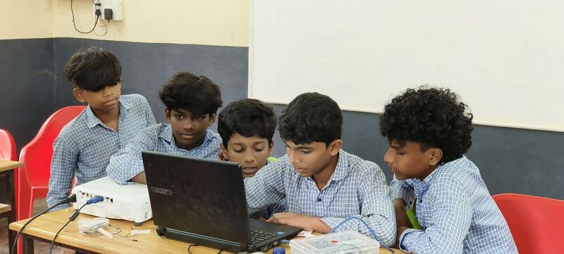 പ്രമാണം:20011 HiTech.jpg