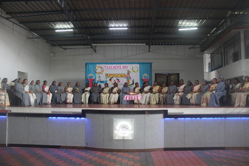 പ്രമാണം:21001- All teachers.JPG