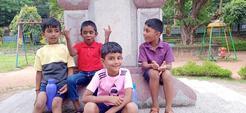 പ്രമാണം:22417 picnic 2.jpg