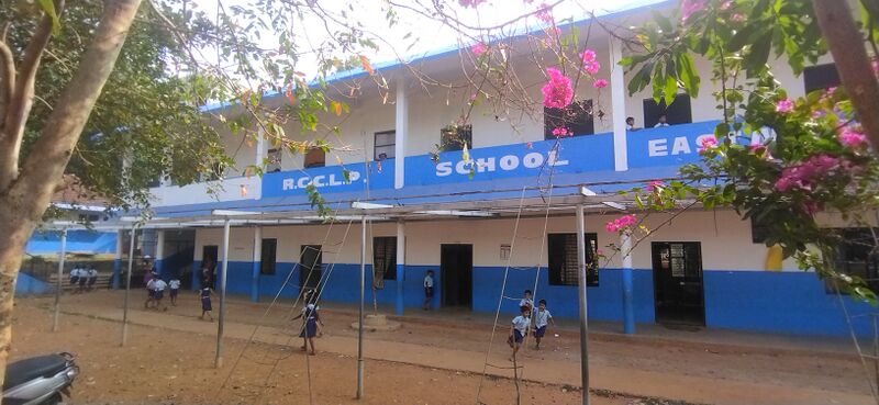 പ്രമാണം:24622-school-building.jpg