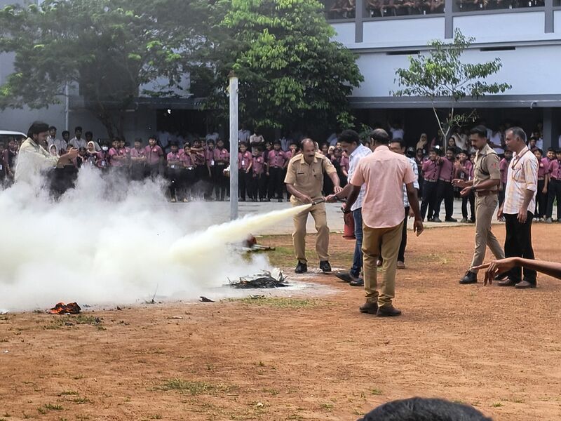 പ്രമാണം:25044 Fire Mock Drill 8.jpg