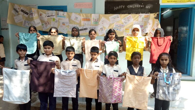 പ്രമാണം:34331 bag making.jpg