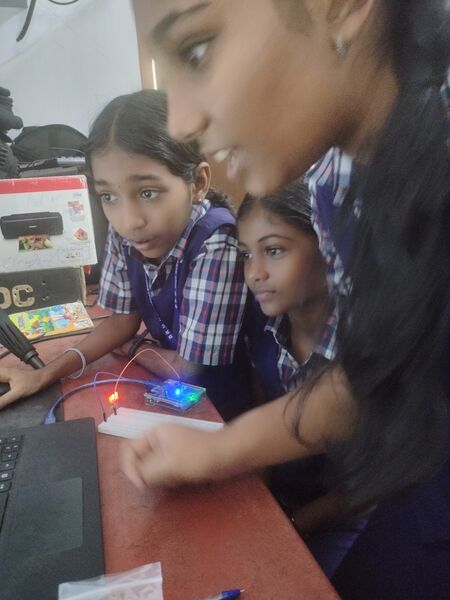 പ്രമാണം:42031 robotics.jpg