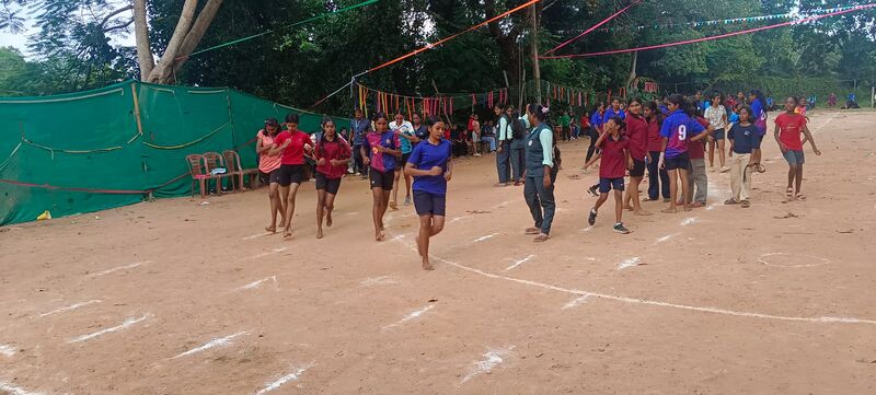 പ്രമാണം:42042 school olympics1.jpg