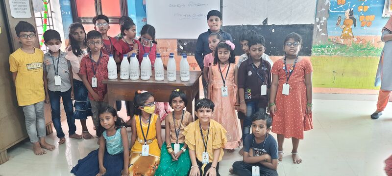 പ്രമാണം:Tvm 42419 lotionmaking.jpg