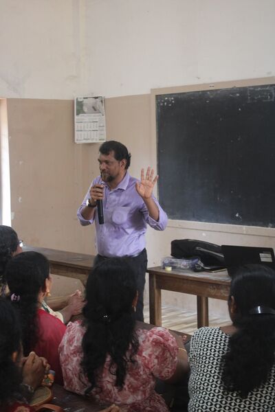 പ്രമാണം:11053 parents.jpg