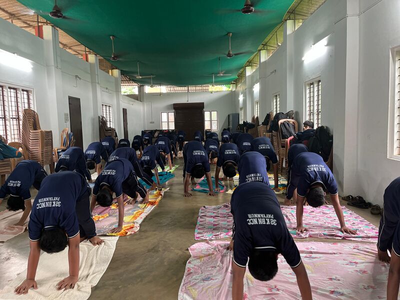 പ്രമാണം:12022 yoga2.jpg